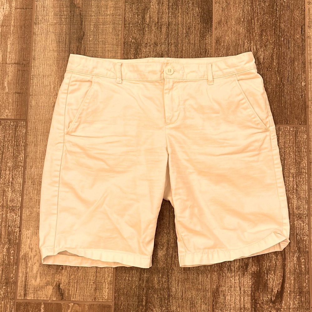 Gap women’s white Bermuda shorts